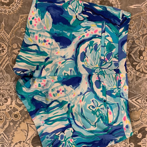 Lilly Pulitzer Shorts sz 6 - Picture 2 of 3